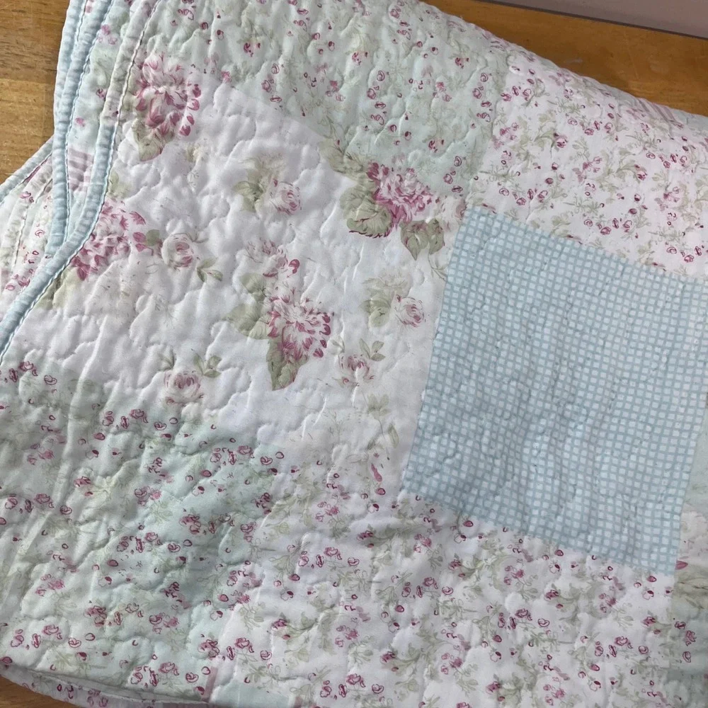 Shabby Chic Floral Patchwork Quilt Scalloped Sage Green Pink 80x84 Full/Queen